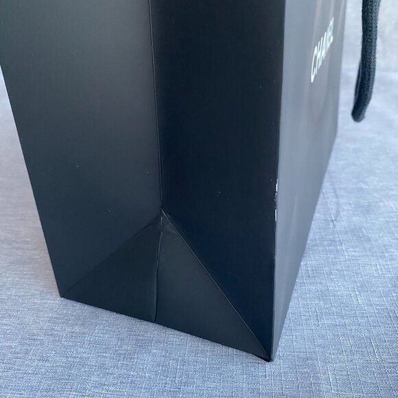 Chanel Shopping Bag + Pouch + Cleaning Cloth - Picture 5 of 9